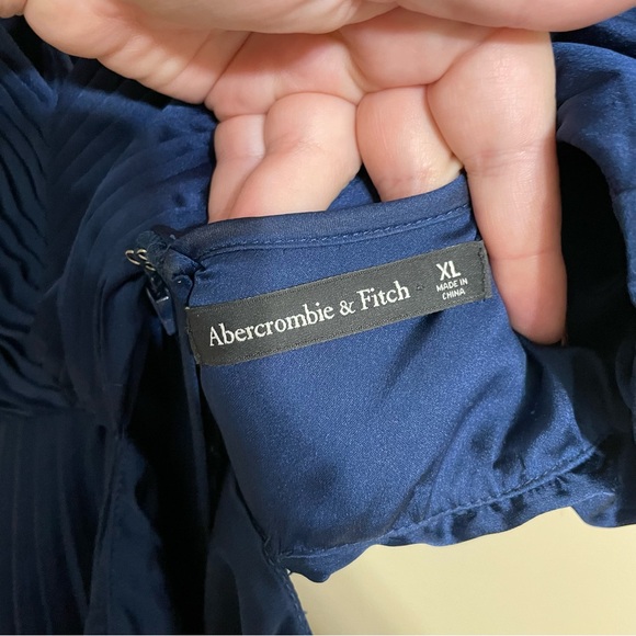 Abercrombie and Fitch Navy Giselle Pleated Cutout Maxi Dress size XL - Picture 3 of 5